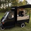 Mobiele koffiebar huren Barista met Piaggio Ape huren