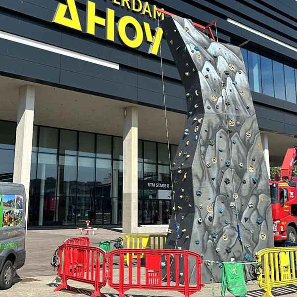 Mobiele Klimrots (9 meter hoog) (incl. 3 uur begeleiding door 1 instructeur)