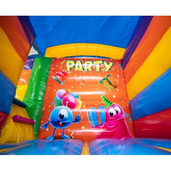 De Mini splash bounce party springkussen is nu te huur bij Attractieverhuur TimTom. Deze leuke waterattractie is ideaal voor de zomer.