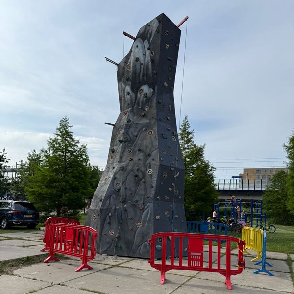 Mobiele Klimrots (9 meter hoog) (incl. 3 uur begeleiding door 1 instructeur)