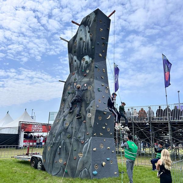 Mobiele Klimrots (9 meter hoog) (incl. 3 uur begeleiding door 1 instructeur)